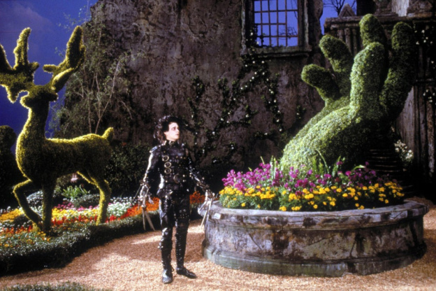 Edward Scissorhands. 1990. Directed by Tim Burton. Twentieth Century Fox/Photofest. © Twentieth Century Fox