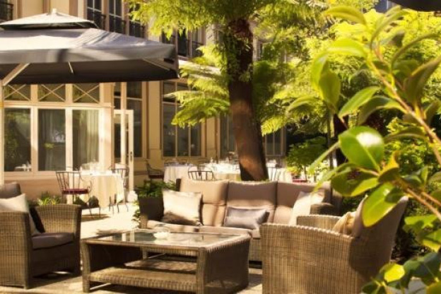 Terrasse de l'Hôtel Renaissance Paris Parc Trocadéro