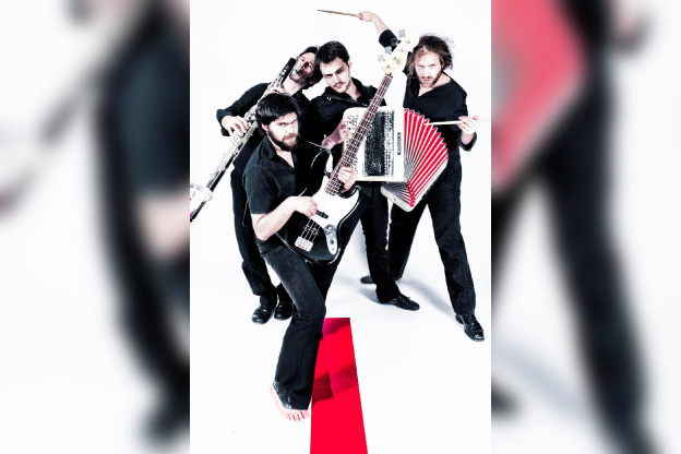 Mamienco et Les vendeurs d'enclumes