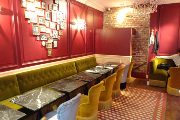 Marie Suzy, Intérieur