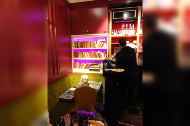 Marie Suzy, Bibliothèque