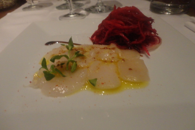 Carpaccio de Saint-Jacques / salade de légumes acidulés (Grégory Cuilleron)
