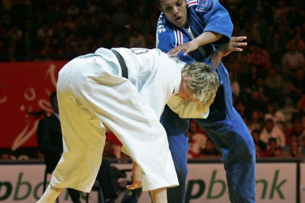 Lucie Decosse (R) of France vies with Urska Zolhir (L) of Slovenia in the women's 63 kg final final of the Euro Judo Championship in Belgrade, 07 April 2007.Decosse  won the final.        (Photo credit should read DIMITAR DILKOFF/AFP/Getty Images)