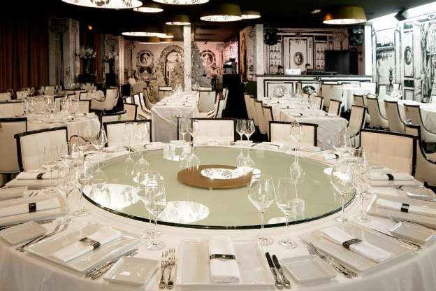 La Nouvelle Revue au Restaurant "Les Nuits Blanches"