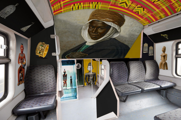 Le musée du Quai Branly s'expose dans un train de la ligne E