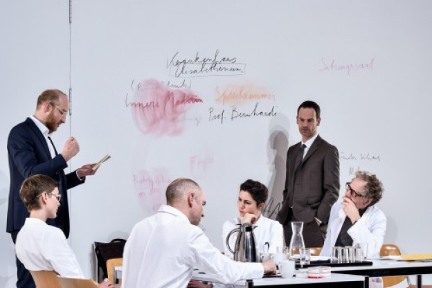 Professeur Bernhardi à la Scène Nationale Les Gémeaux