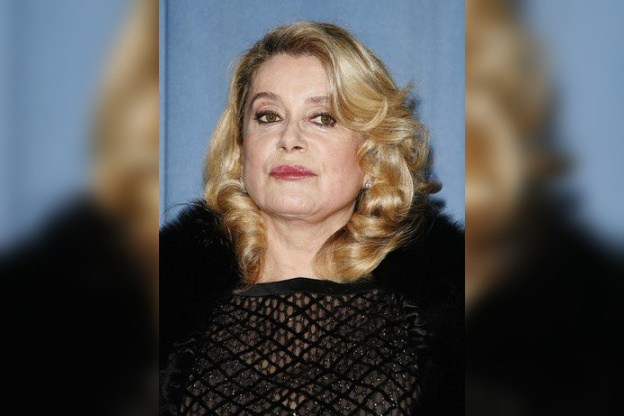 PARIS - DECEMBER 18:  French actress Catherine Deneuve attends the premiere of "Le Heros de la Famille" at the UGC Normandie on December 18, 2006 in Paris, France.  (Photo by Francois Durand/Getty Images) *** Local Caption *** Catherine Deneuve