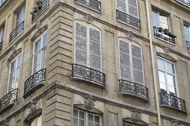 Pourquoi voit-on des fenêtres murées dans Paris ? Voici d'où viennent c'est "fausses fenêtres"