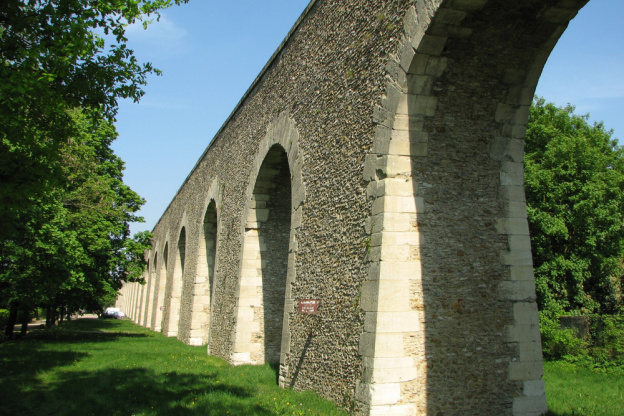 Dans les Yvelines, cet ancien aqueduc historique alimentait les jardins du Château de Versailles