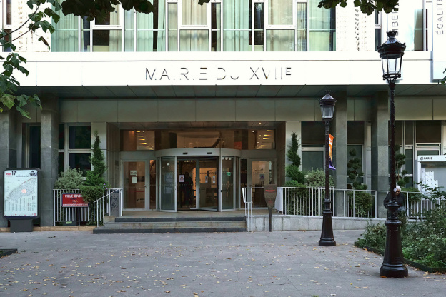 Pourquoi cette mairie parisienne est la seule à avoir une architecture moderne ?