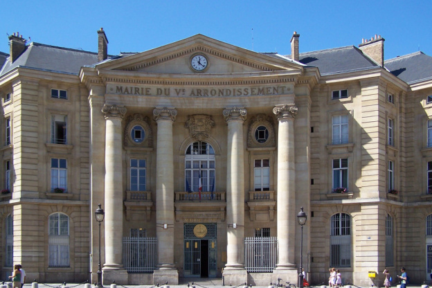 Les mairies les plus insolites d'Île-de-France : les architectures les plus originales 