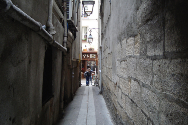 Pourquoi cette minuscule rue du Quartier latin porte-t-elle un nom si étrange ?