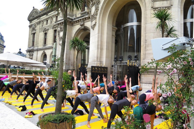 Cours de Yoga sur la terrasse de l’Opéra Garnier