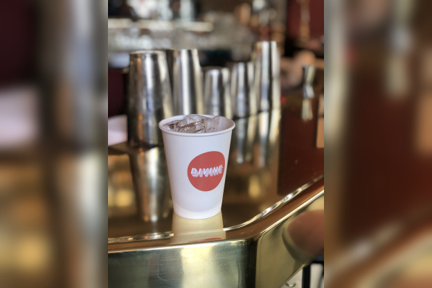 Déconfinement : à Paris, ce bar propose ses cocktails à emporter