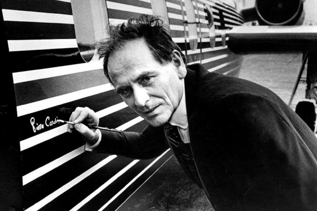 Un défilé en hommage à Pierre Cardin au Musée de l'air et de l'Espace