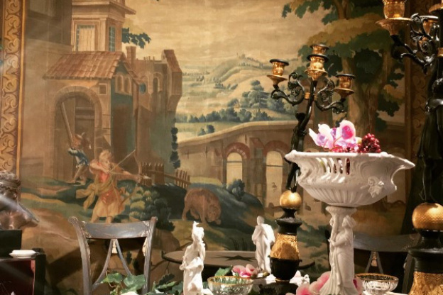 Salon antiquités, brocante, livres et papiers anciens au champs de mars