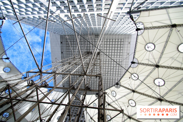 Réouverture du toit de la Grande Arche de La Défense