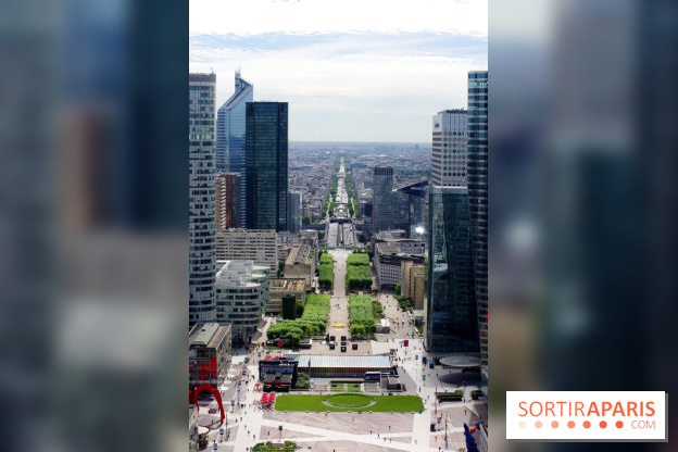 Réouverture du toit de la Grande Arche de La Défense