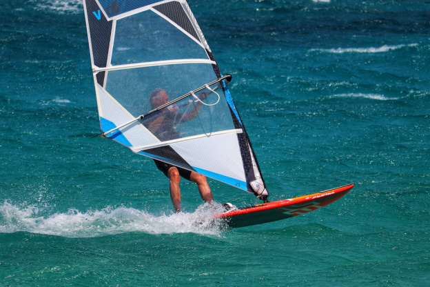 JO de Paris 2024 : qui sont les athlètes médaillés en voile ? Le récap' des médailles olympiques