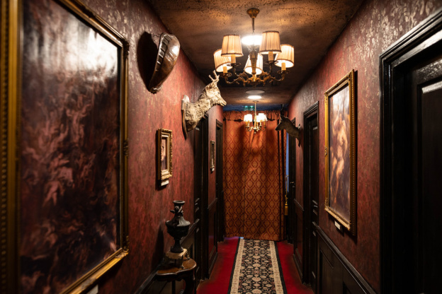 La Crypte : l'escape game qui fait tourner les tables au Donjon de Paris