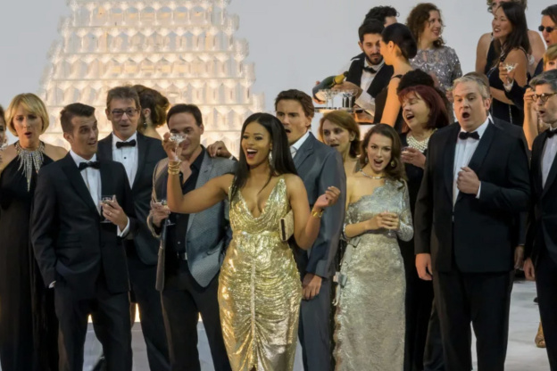 La Traviata à l’Opéra Bastille : l’opéra de Verdi réinventé à l’ère des réseaux sociaux