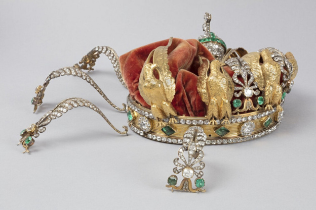 Musée du Louvre : la couronne de l’impératrice Eugénie lance sa restauration