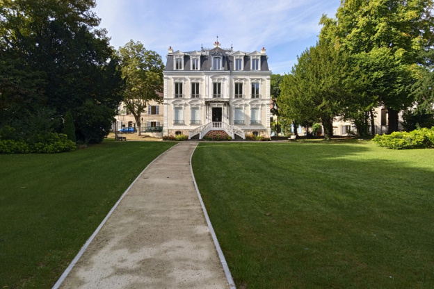 Cette demeure bourgeoise de style Napoléon III...