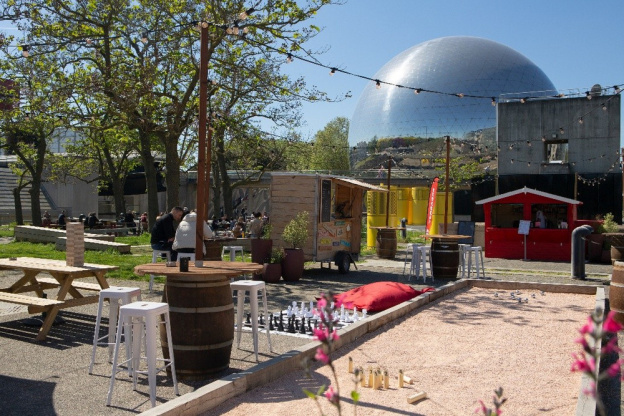 Boom Boom Villette ouvre sa terrasse d’été avec glaces et jeux en plein air à Paris