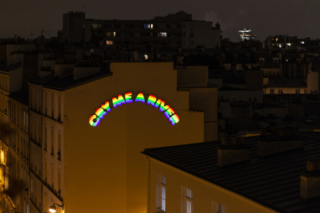 Nuit Blanche 2026 : une enseigne lumineuse d'Ugo Rondinone sur le Pignon de l'immeuble, au 13 rue Morand