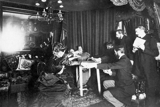 Quand Pierre et Marie Curie ont enquêté sur une médium : l'étrange histoire d'Eusapia Palladino à Paris