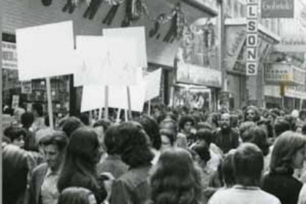  Le Blanc envahit la ville, action urbaine en marge de la 12ème Biennale de Sao Paulo, 1973.