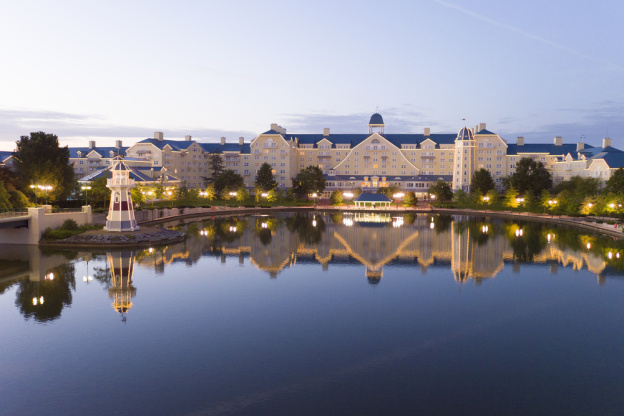 Newport Bay Club, l'hôtel qui vous fait prendre le large à Disney Village