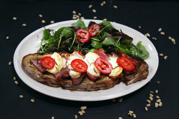 passarito-paris-goncourt-bar-caviste-epicerie-manger-portugais-tosta-coppa-chevre-romarinjpeg