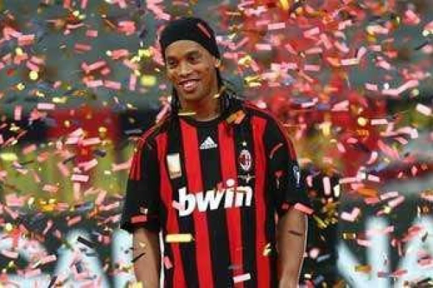 Ronaldinho zappe le PSG