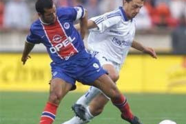 Luis Fernandez recrute Ali Benarbia.