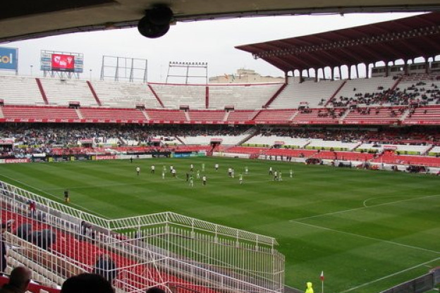 Séville tente de faire de l'humour...