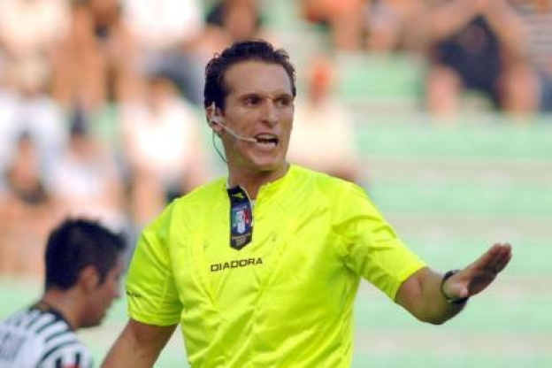 Séville : Un arbitre italien au sifflet