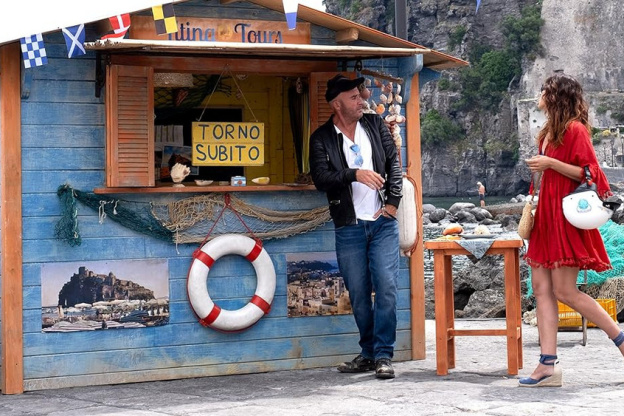 Cassino à Ischia : Quand l’action rencontre le néo-réalisme