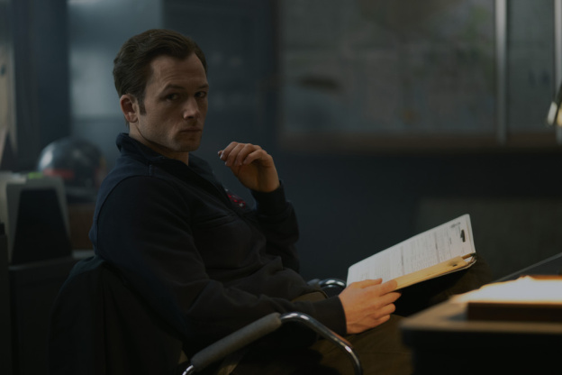 Smoke : une série policière avec Taron Egerton et Jurnee Smollett