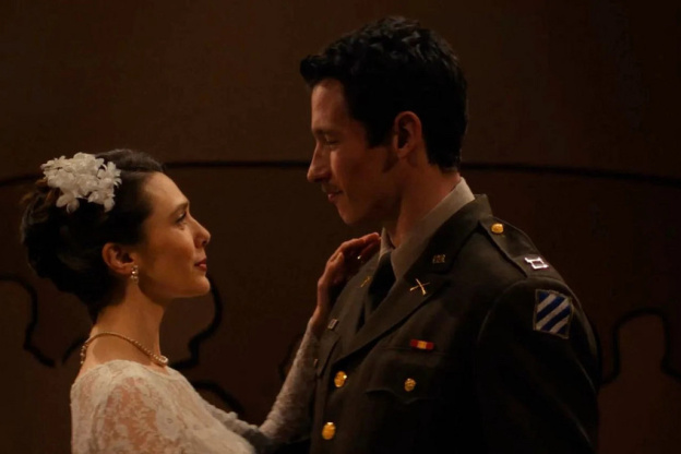 Pour l'éternité : Callum Turner, Elizabeth Olsen