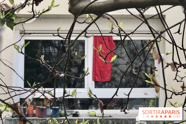 Solidarité : Un chiffon rouge pour alerter les voisins et rompre l’isolement du coronavirus