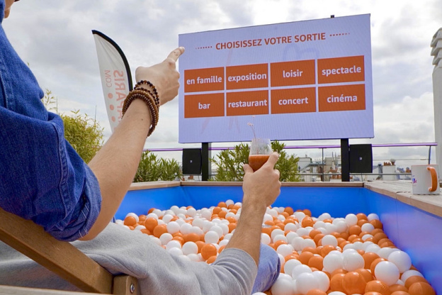 "Alexa, que faire à Paris ce week-end ?", "OK Google, lance l'agenda Parisien !"