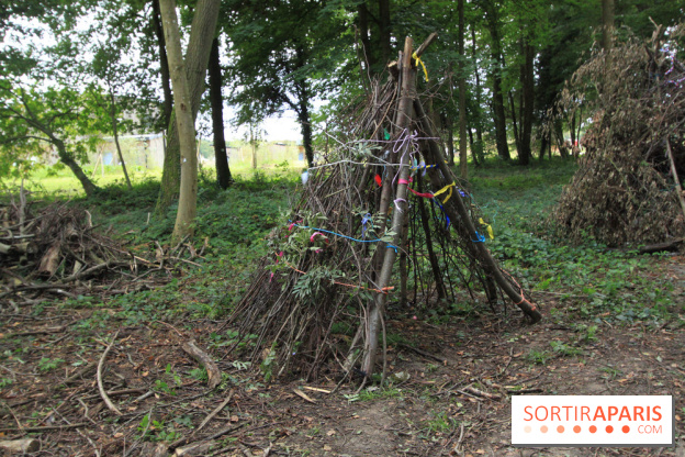 Construction de cabanes au Villages Nature