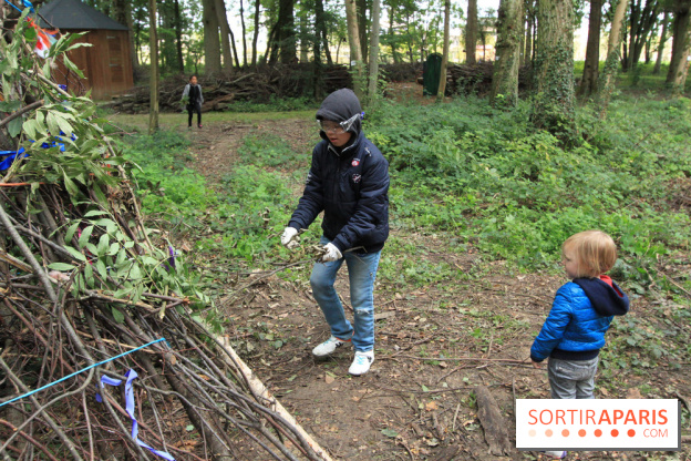 Construction de cabanes au Villages Nature