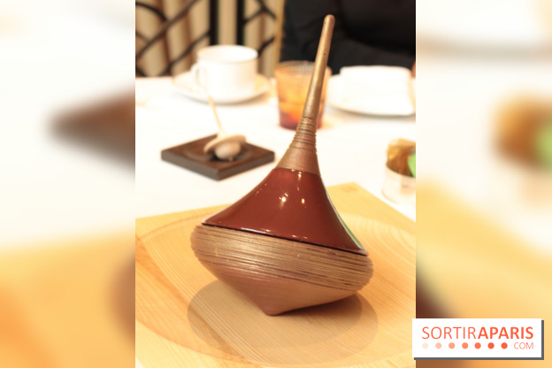 Bûche de Noël toupie du Shangri-La Paris 2017