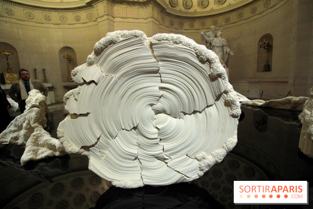 Un monde de plis à la chapelle Expiatoire