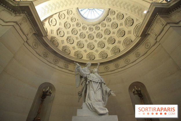 Un monde de plis à la chapelle Expiatoire
