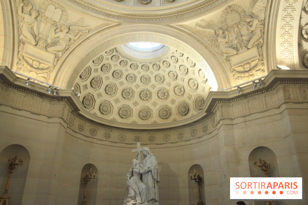 Un monde de plis à la chapelle Expiatoire