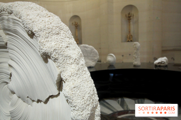 Un monde de plis à la chapelle Expiatoire