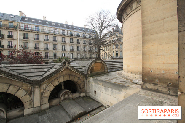 Un monde de plis à la chapelle Expiatoire